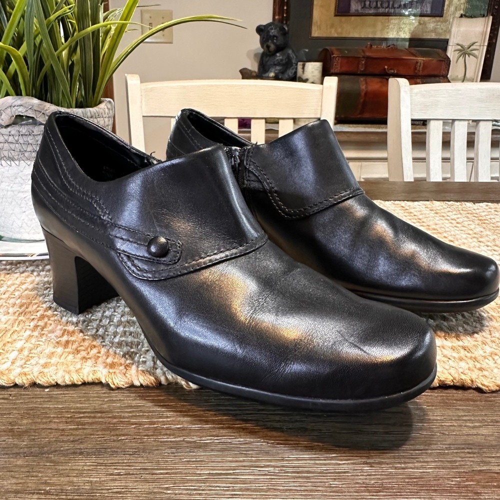 Clarks Black‎ Leather Ankle Boots Women's 8.5M Side Zip Heeled Booties